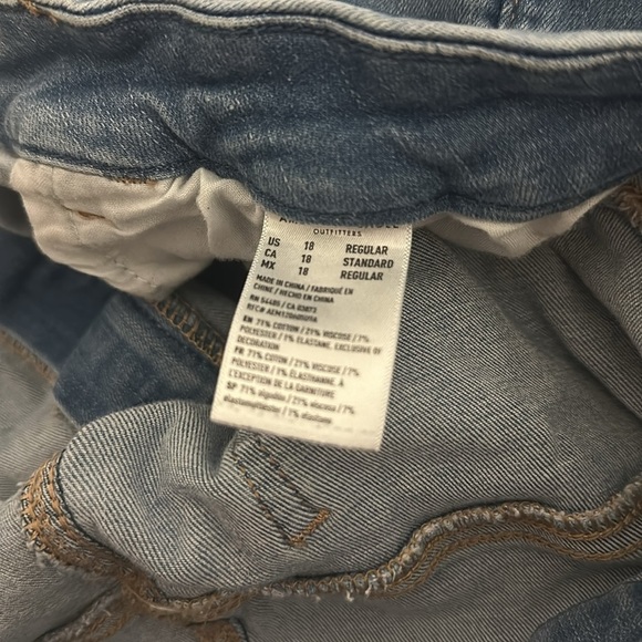 EUC AE Curvy High Rise Jegging Distressed size 18 Regular - Picture 4 of 4